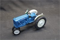 1/12th Ford 2000 Tractor