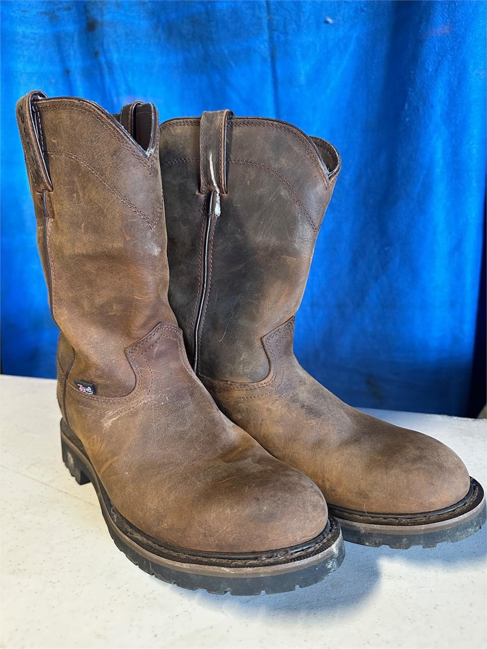 Like new Justin, cowboy boots size 9 1/2 D