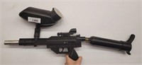 PAINTBALL GUN WITH CO2 TANK