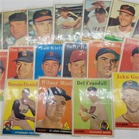18- 1961 BASEBALL CARDS