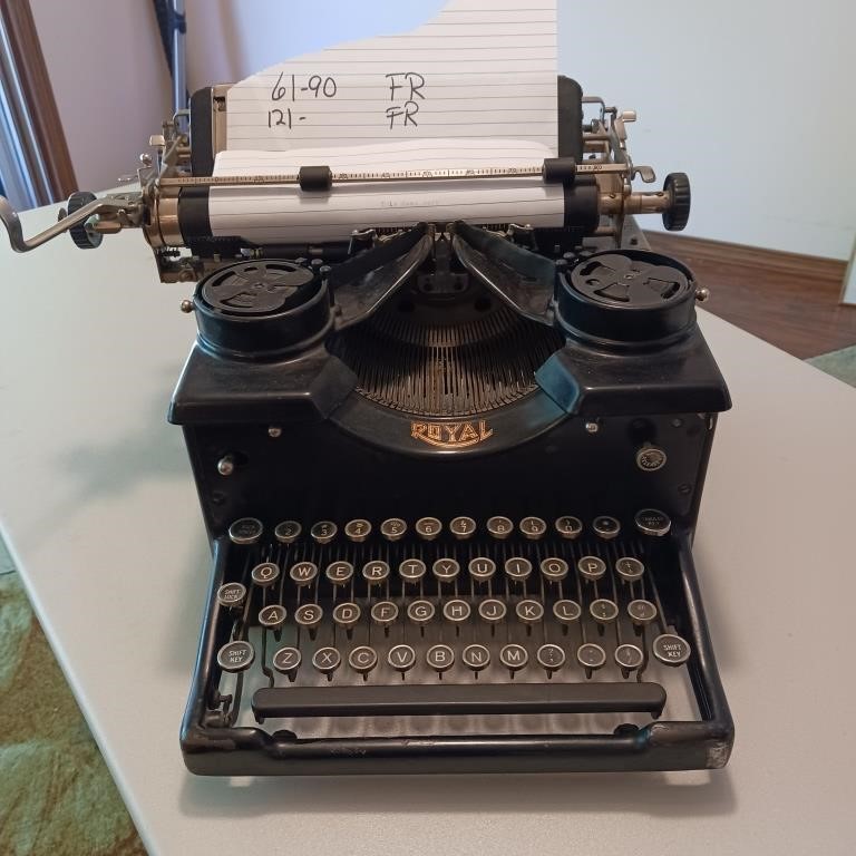 Royal Typewriter - Works!