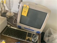 IMAC COMPUTER WITH KEYBOARD & MOUSE