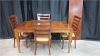 WOOD TABLE WITH 4 CHAIRS AND 1 EXTENDER