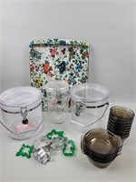 Plastic canisters/floral tray/small bowls