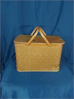 Vtg Picnic Basket/Redmond Peru, IND