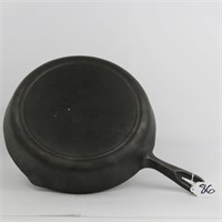 UNMARKED #8 CAST IRON SKILLET W/ HEAT RING