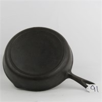 UNMARKED #7 CAST IRON SKILLET W/ HEAT RING