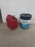 4 gallons of mobile delvac tractor hydraulic