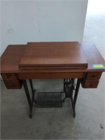 Singer sewing machine table, with machine,