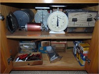 CABINET 10: 2 KITCHEN SCALES, TOASTER, CANNING