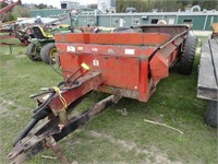 International 560 Manure Spreader (69-156)