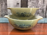 Pyrex Homestead pattern mixing bowls