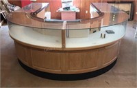 Jeweler’s U Shape Show Case System
10’ long from
