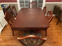 Duncan Fife Styled Mahogany Dining Table & Chairs