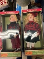 Cracker Barrel caroling dolls