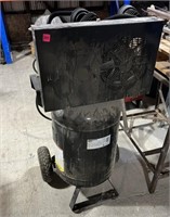 Industrial Air 20 gallon, 135 Max PSI Twin