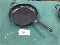 Amazon Basics 14\" Skillet