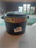 Graniteware canning pot with canning frame inside