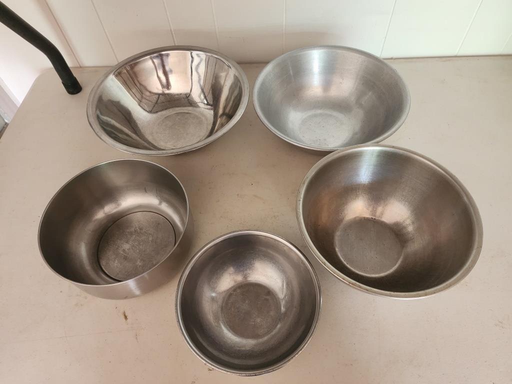 Various sized Metal bowls