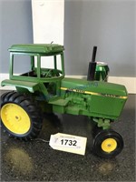 ERTL John Deere 4440 cab tractor