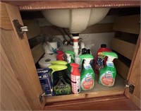 LARGE LOT OF CLEANING SUPPLIES