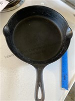 Cast iron frying pan Marked Griswold