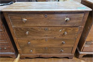 ANTIQUE COUNTRY / COTTAGE CHEST OF DRAWERS