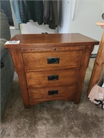 Sweet wooden end table w/ drawers* 26" t x 26 x16"