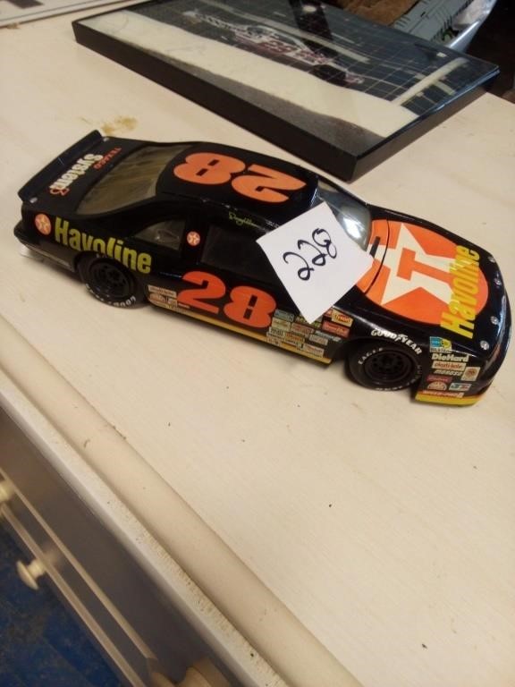 Diecast number 28 Davie Allison