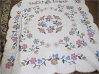 VERY NICE AND CLEAN MACHINE MADE QUILT SEE PHOTOS