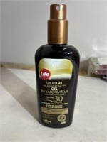 Spray with instant bronze tint SPF 30