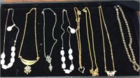 SELECTION OF 8 VINTAGE NECKLACES