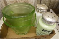 Vintage green measure, beater cups, & 2 shakers