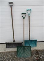 3 SNOW SHOVELS