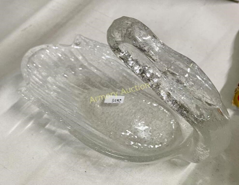 GLASS SWAN BOWL