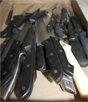 tray lot -approx 23 asstd size sharp knives