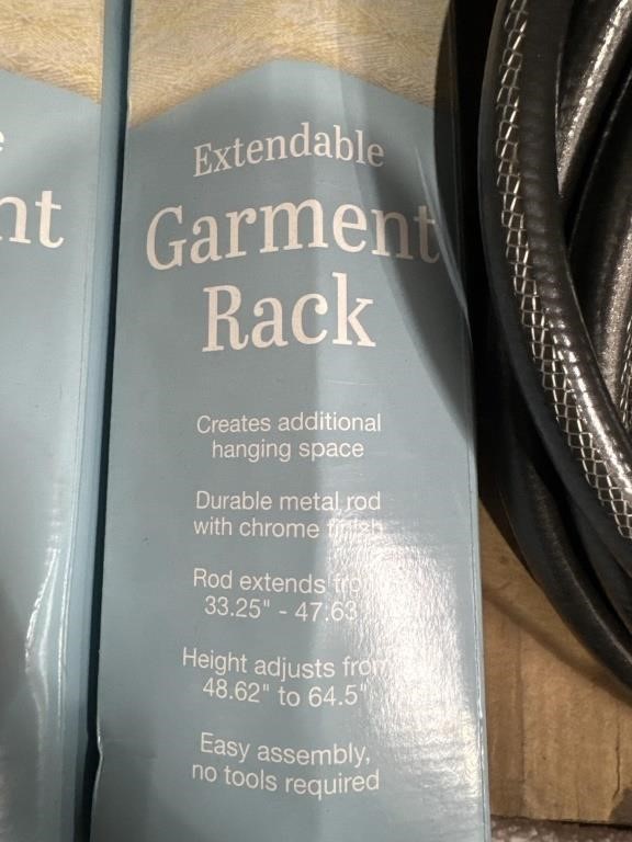 EXTENDABLE GARMET RACK