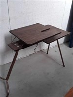 Sewing machine table