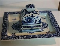 Blue Delft inkwell - lid is cracked