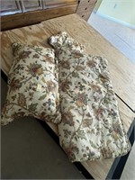 Pillow Shams & Comforter For King Size Bed