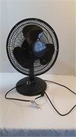 12" Oscillating Desk Fan