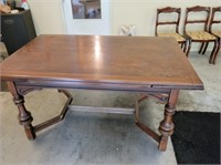 Beautiful Oak table and 4 chairs