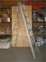 8' Aluminum Step Ladder(damaged)