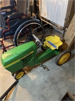 Vintage Metal John Deere child’s peddle tractor