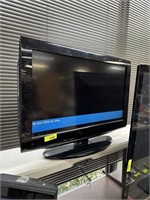 TOSHIBA 32IN FLAT SCREEN TV POWERS ON W BI DVD