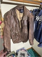 Vintage Leather Jacket - size medium ladies