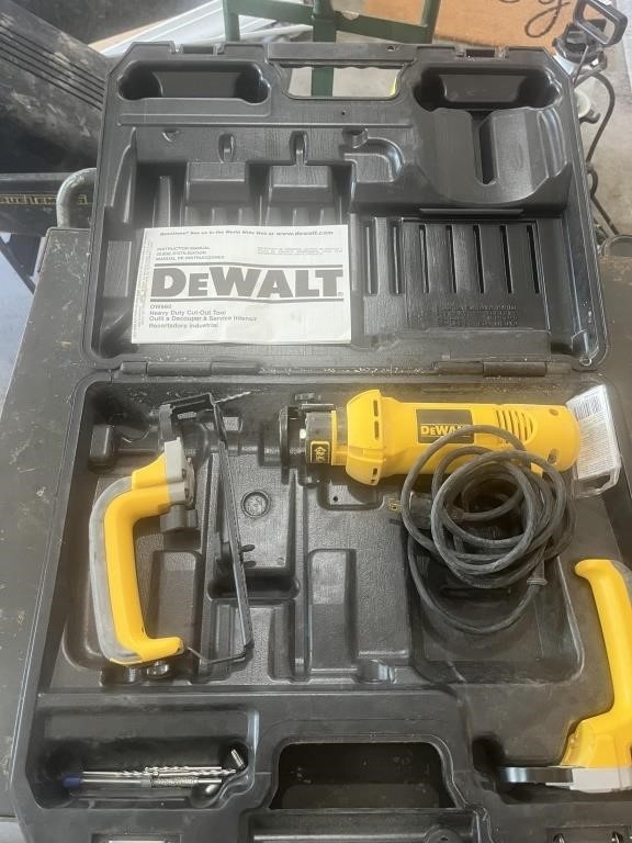 Dewalt Heavy Duty Cutout Tool In Case