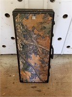 Very nice gun case decorated with leaves    (S3)