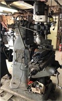 Bridgeport milling machine with vise and