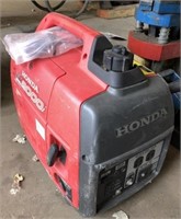 Honda 2000i gas generator with DC charging cord